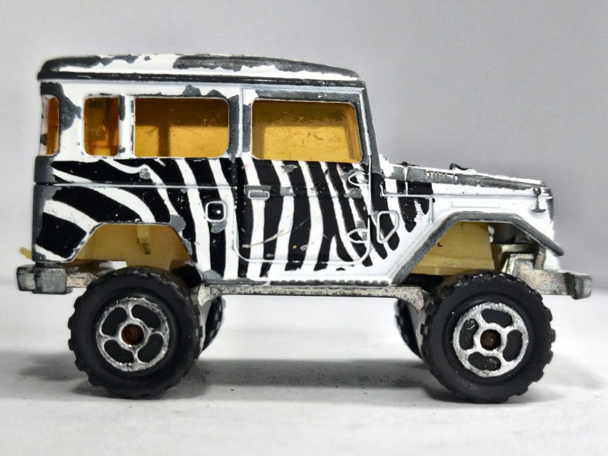 4X4 TOYOTA LAND CRUISER Majorette '70 Zebra 1:53 Made in France – zdjęcie 4