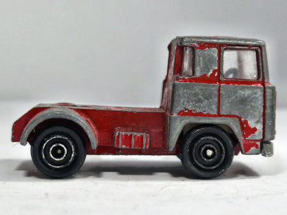 Ciągnik Siodłowy Playart '70 Czerwony 1:87 – zdjęcie 4