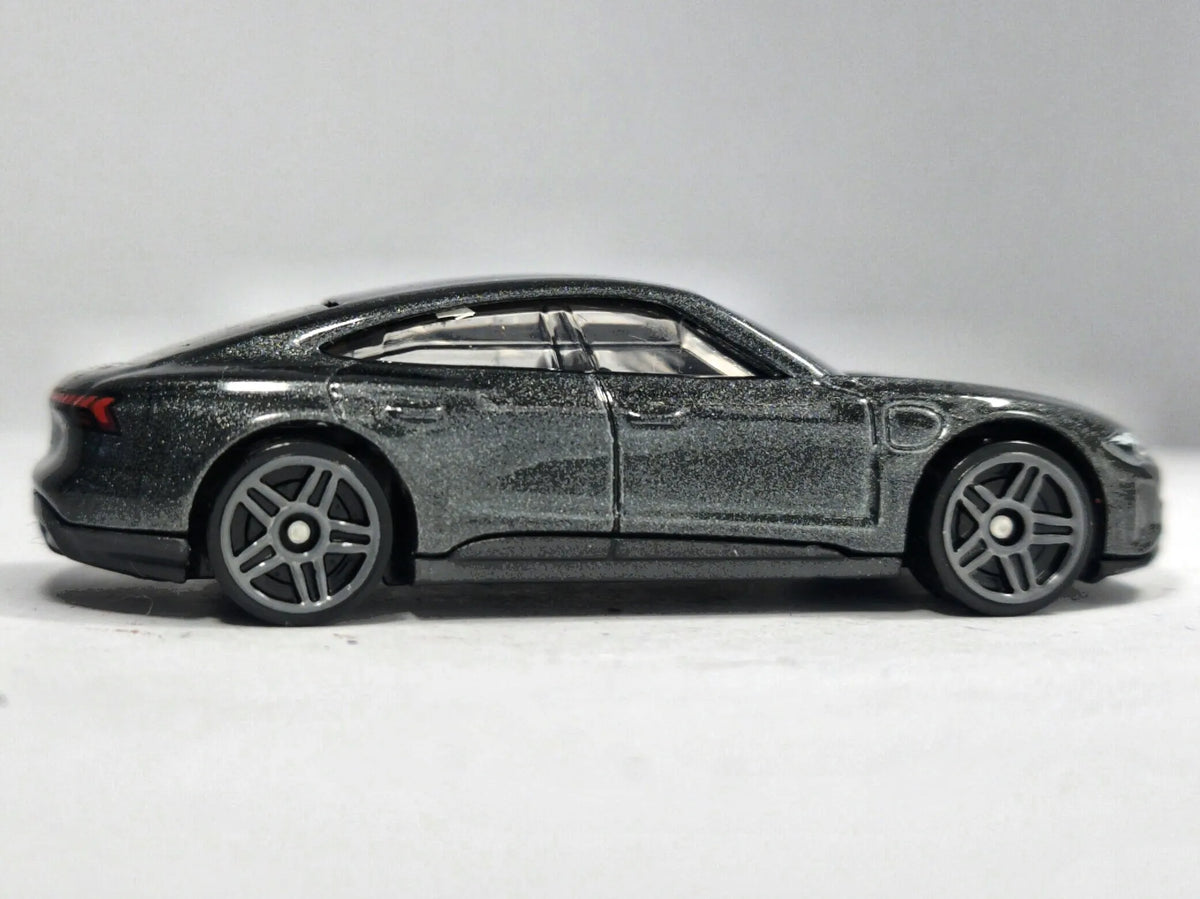 Audi RS E-Tron GT Hot Wheels 2021 HW Green Speed 1:64 Luzak Czarny – zdjęcie 4