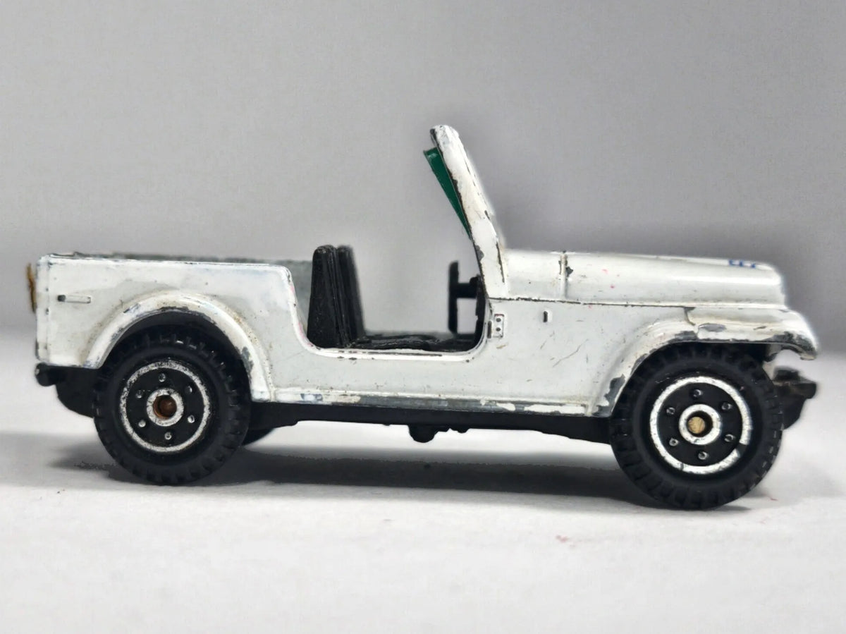 Rescue Jeep CJ7 Yatming Biały 1:64 – zdjęcie 4