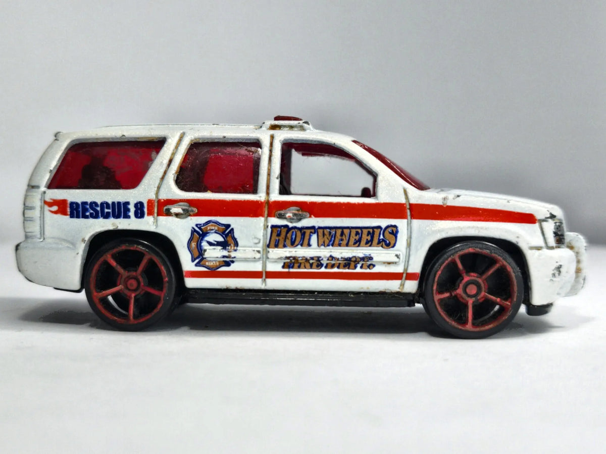 '07 CHEVY TAHOE Hot Wheels Biały 1:53 – zdjęcie 4