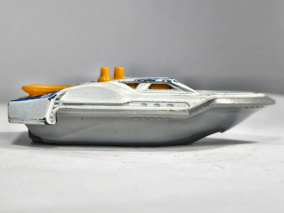 Hydro Cruiser Matchbox 2015 HW Speed Graphics 1:64 Łódź Luzak Biały – zdjęcie 4