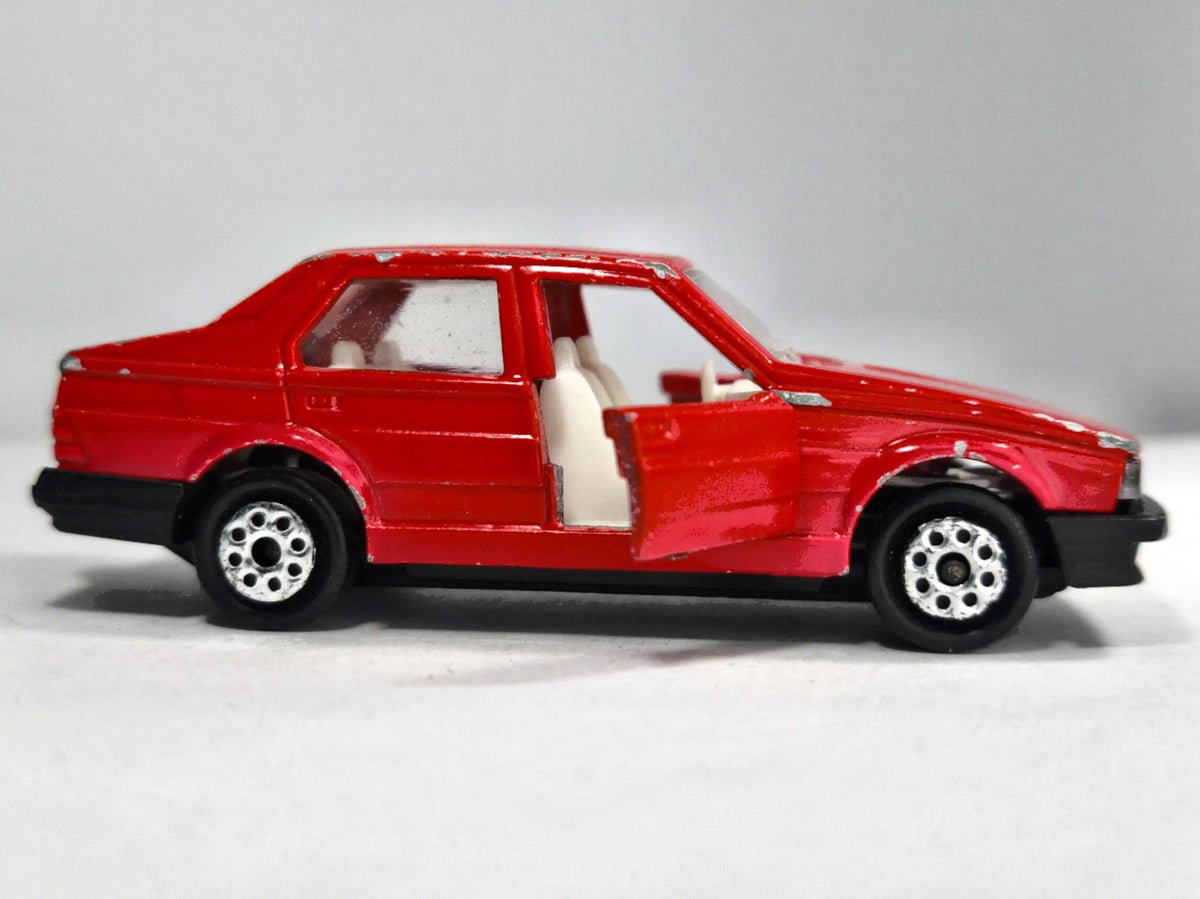 ALFA 75 Majorette Made in France Czerwony 1:55 – zdjęcie 4