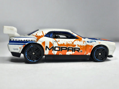 Dodge Challenger Drift Car Hot Wheels 1:64 MOPAR Luzak Biały – zdjęcie 4