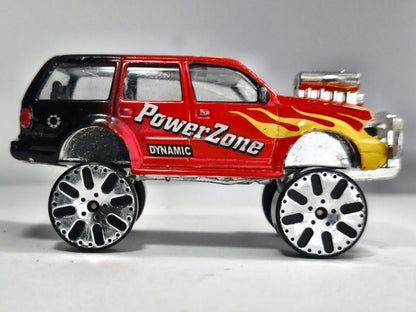 Ford Explorer Realtoy Czerwony 1:57 Luzak Power Zone Dynamic – zdjęcie 4