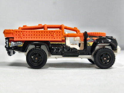 Sahara Survivor Maisto 1:64 Terenówka Luzak Czarny Jak Land Rover Defender – zdjęcie 4