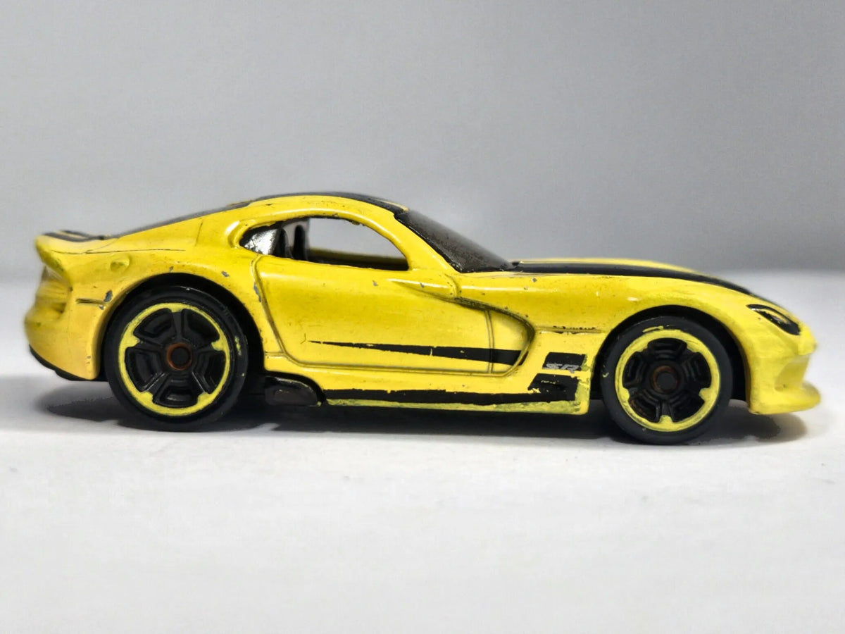 2013 VIPER CUSTOM MODEL Hot Wheels 2012 Żółty 1:64 – zdjęcie 4