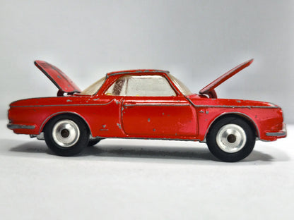 VW 1500 Karmann Ghia Corgi 1973 Czerwony 1:43 Made in United Kingdom – zdjęcie 4