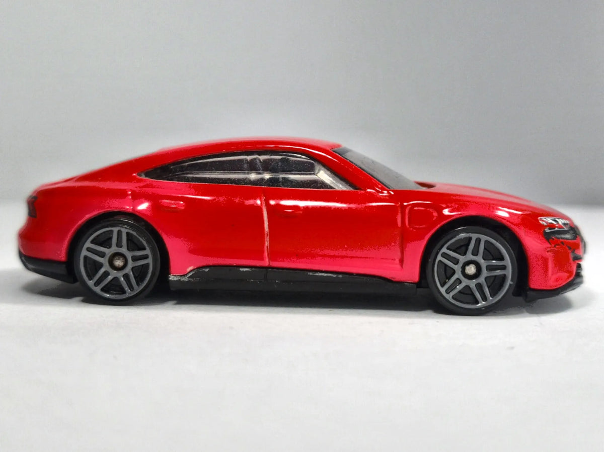 AUDI RS E-TRON GT, Hot Wheels 2021, Die cast HCR99, Czerwony 1:58, Resoraki – zdjęcie 4