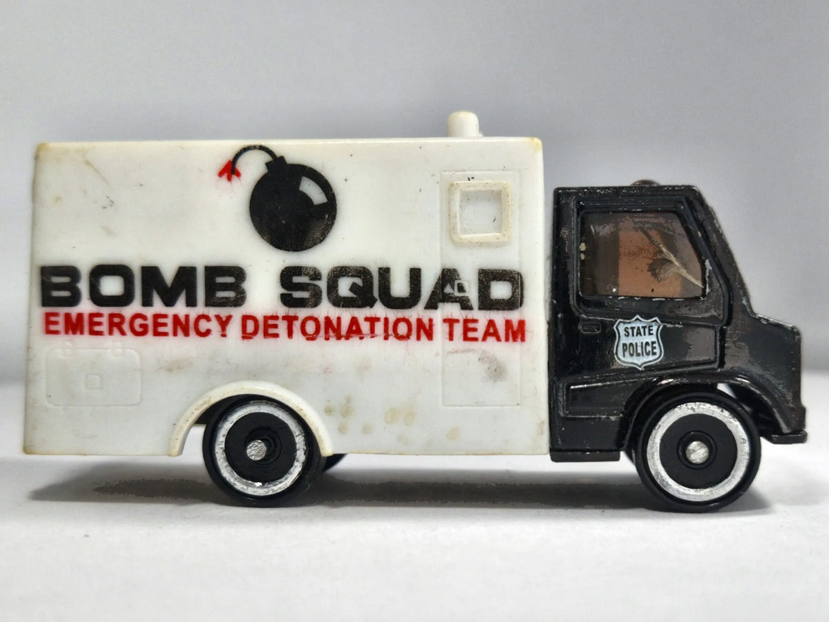BOMB SQUAD JAK MERCEDES VAN, Nico 1983, Die cast 8021 Czarny 1:55, Resoraki – zdjęcie 4
