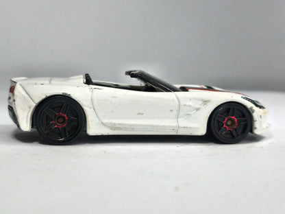Chevrolet Corvette Stingray Hot Wheels 2013 HW Showroom 1:64 Luzak Biały – zdjęcie 4