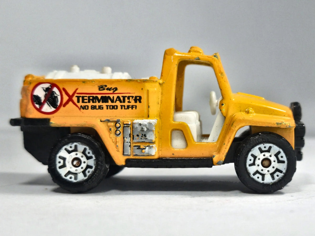 FOAM FIRE TRUCK, BUG TERMINATOR, Matchbox 2001 Die cast Żółty 1:64 Resoraki – zdjęcie 4