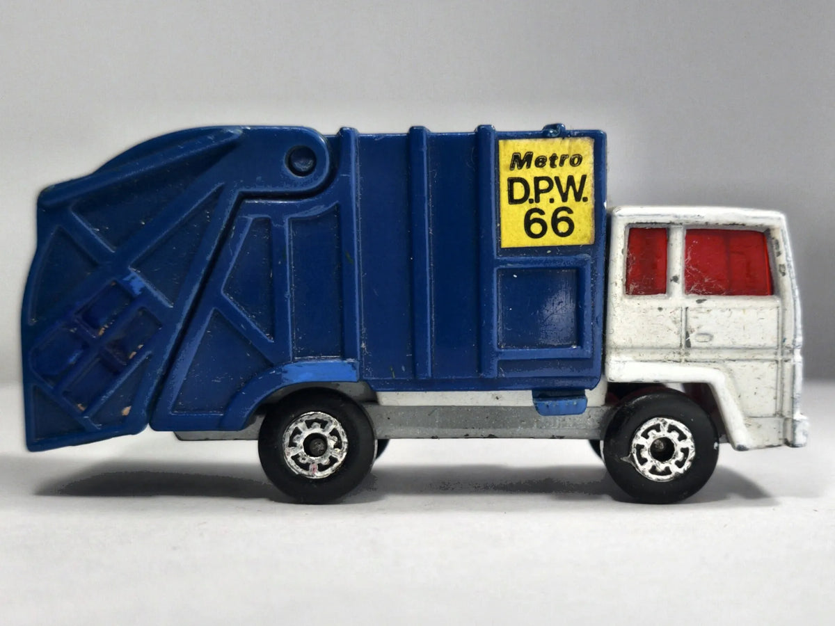 REFUSE TRUCK METRO D.P.W.66, Matchbox 1979, Die cast NO36, 1:60, Resoraki – zdjęcie 4