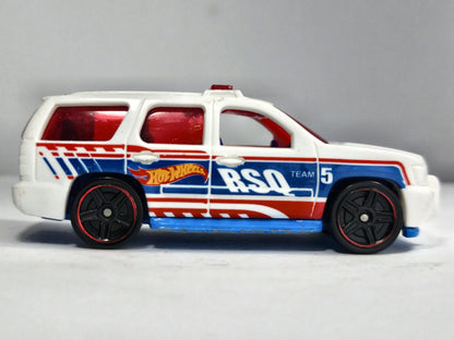 '07 Chevy Tahoe Hot Wheels 1986 Mainline 1:64 Biały Radiostacja – zdjęcie 4