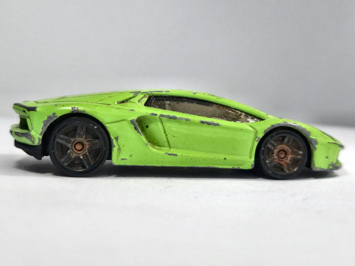 Lamborghini Aventador LP 700-4 Hot Wheels 2011 New Models 1:64 Luzak – zdjęcie 4