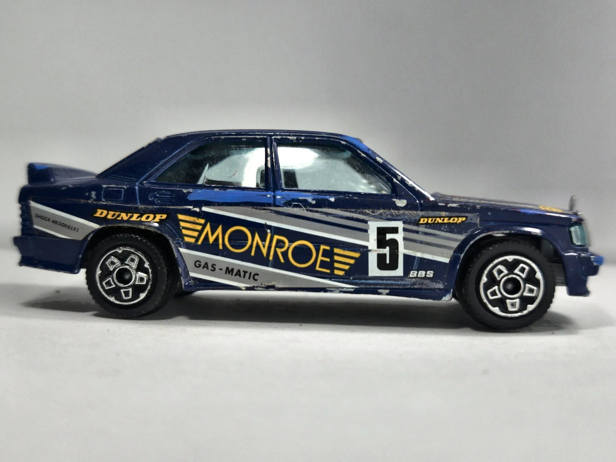 MERCEDES 190 E MONROE #5 Bburago Made in Italy Niebieski 1:43 – zdjęcie 4