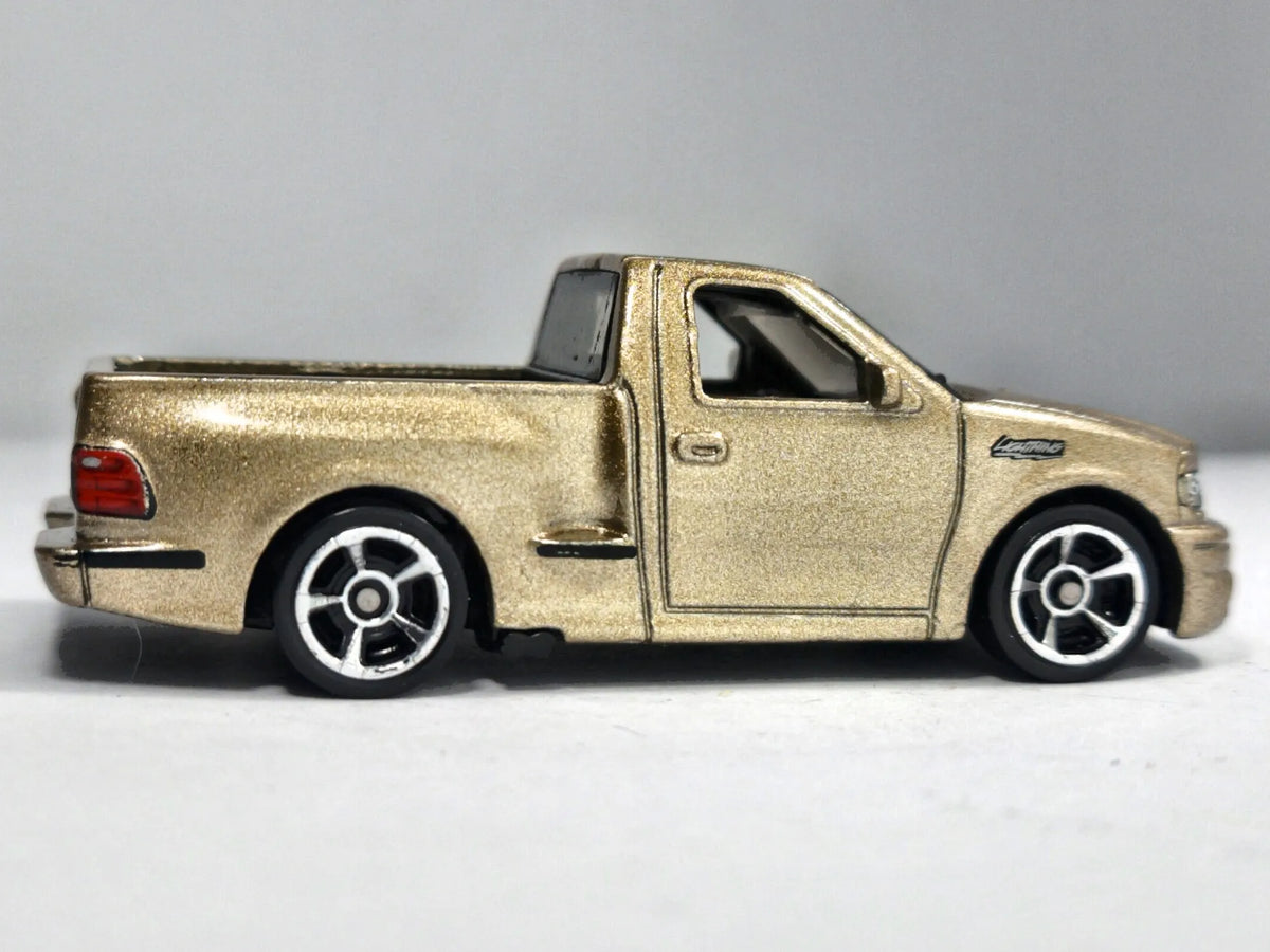 '99 Ford F-150 Svt Lightning Hot Wheels 2020 1:64 Pickup Luzak Złoty – zdjęcie 4