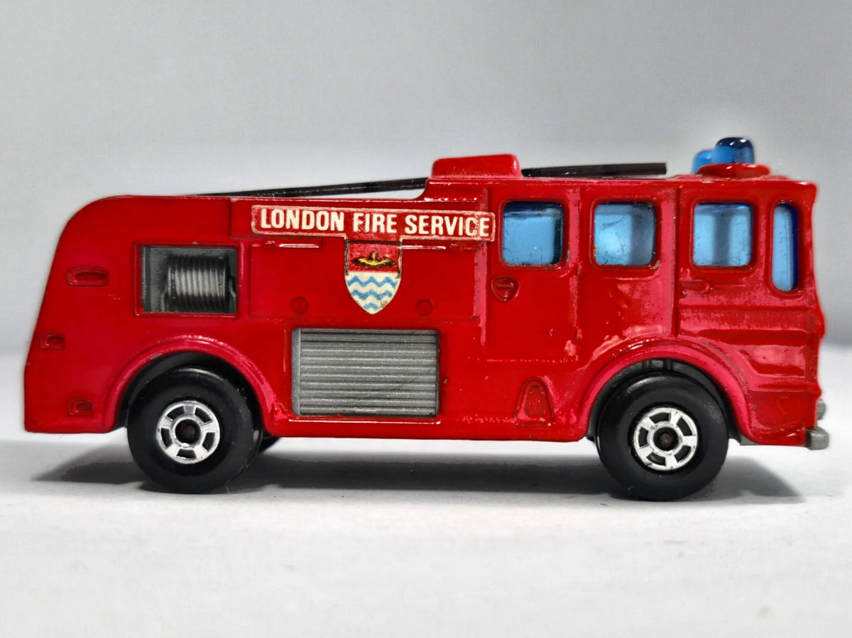 MERRYWEATHER FIRE ENGINE, Matchbox 1969, Die cast 35 Czerwony 1:76 Resoraki – zdjęcie 4