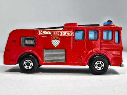 MERRYWEATHER FIRE ENGINE, Matchbox 1969, Die cast 35 Czerwony 1:76 Resoraki – zdjęcie 4