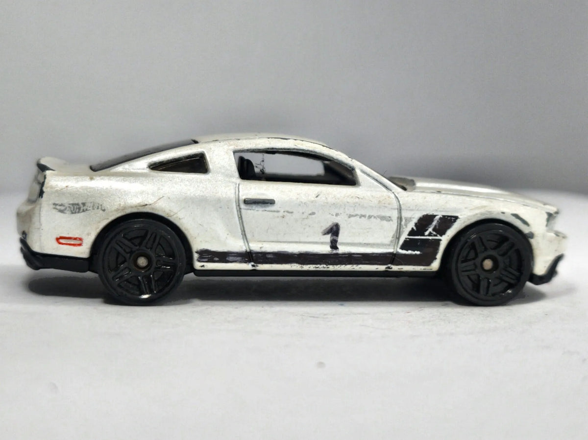 Ford Mustang GT Majorette 2009 1:64 Luzak Biały – zdjęcie 4
