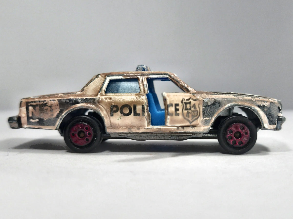 CHEVROLET IMPALA POLICE, Majorette, Die cast 240, Biały, 1:72, Resoraki – zdjęcie 4
