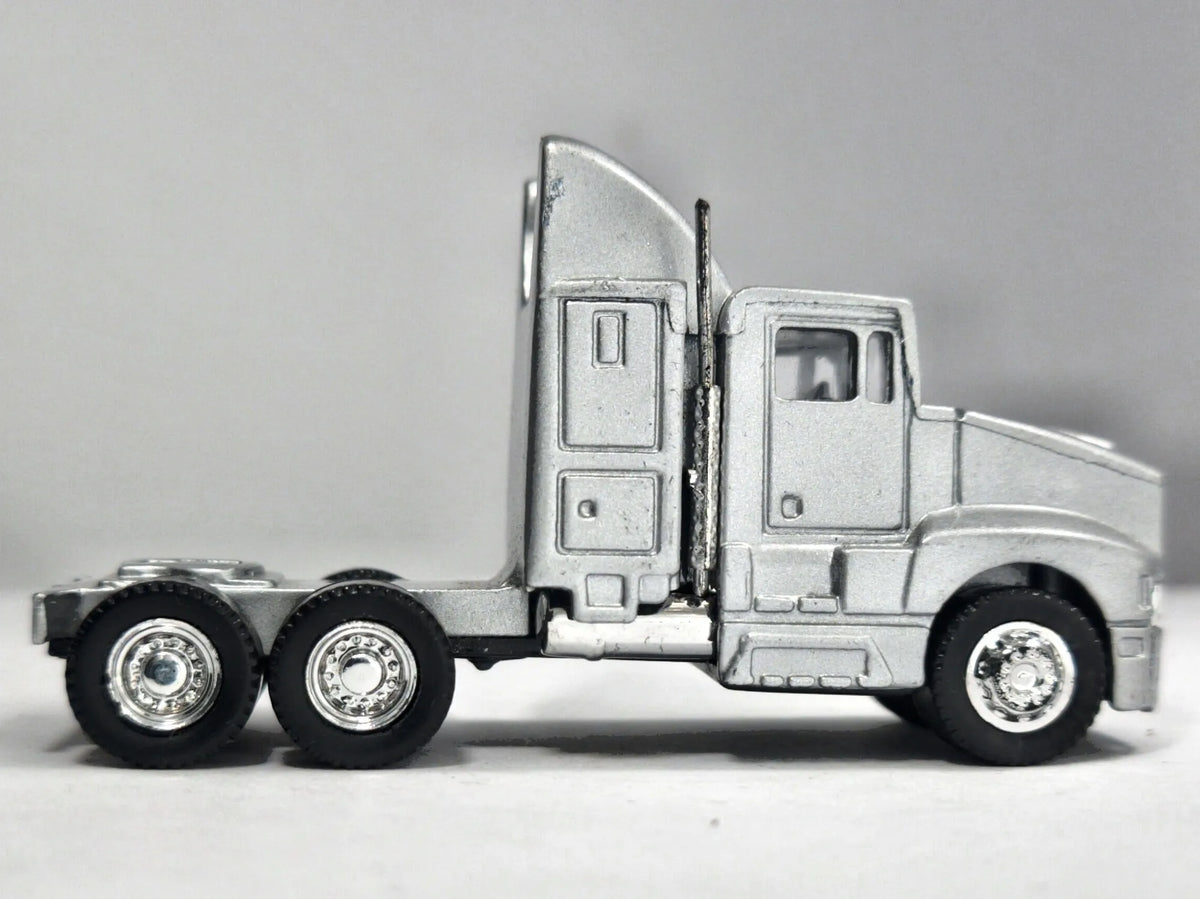 Peterbilt Truck Hümmer 1:64 Ciągnik Siodłowy Luzak Srebrny Ciężarówka – zdjęcie 4