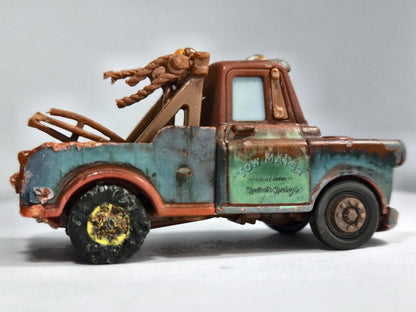 Tow Mater Disney/Pixar 2019 Cars 1:64 Pomoc drogowa Luzak Brązowy Zlomek – zdjęcie 4