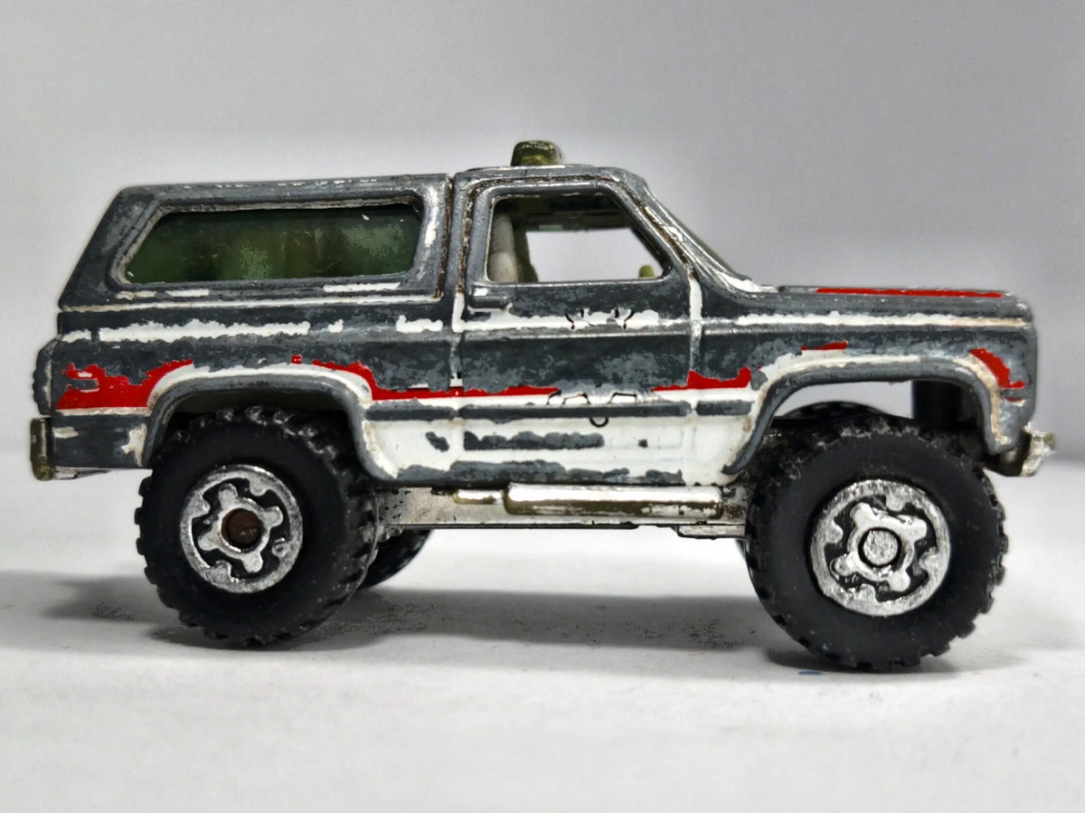 4X4 CHEVY BLAZER Matchbox 1983 Patyna Biały 1:50 Made in Macau – zdjęcie 4