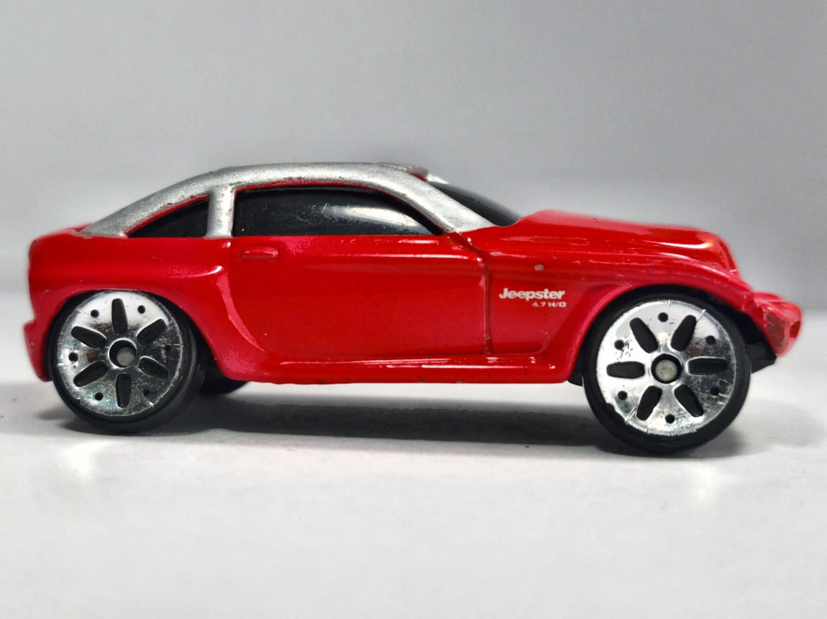 Jeep Jeepster Maisto 2009 Czerwony 1:64 – zdjęcie 4