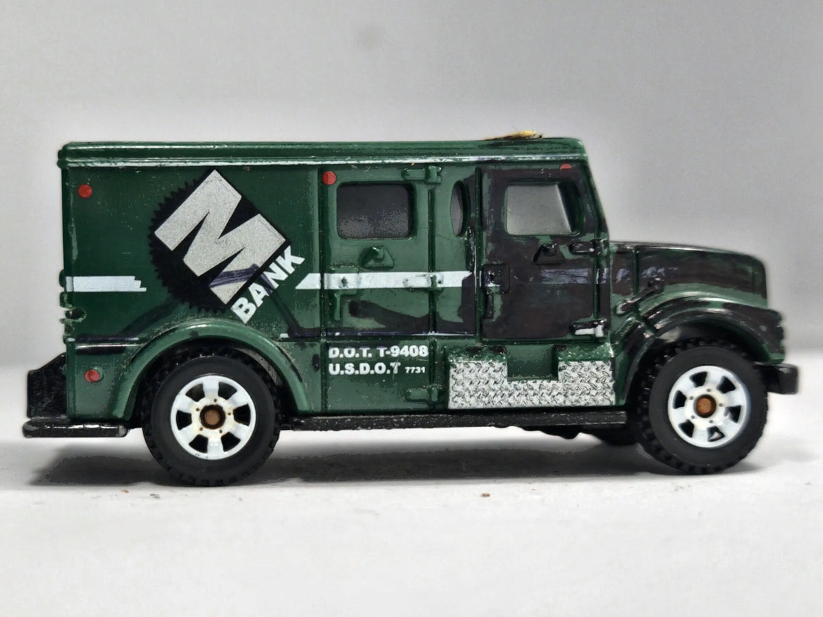 International Armored Car Matchbox 2013 1:81 Ciężarówka MBANK Luzak Zielony – zdjęcie 4