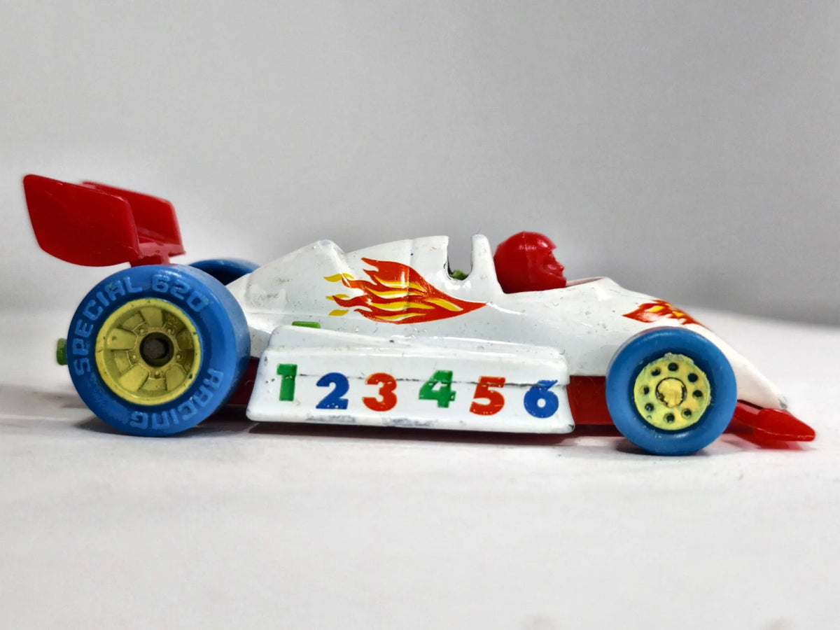 F1-RACER Matchbox 1984 Biały 1:55 – zdjęcie 4