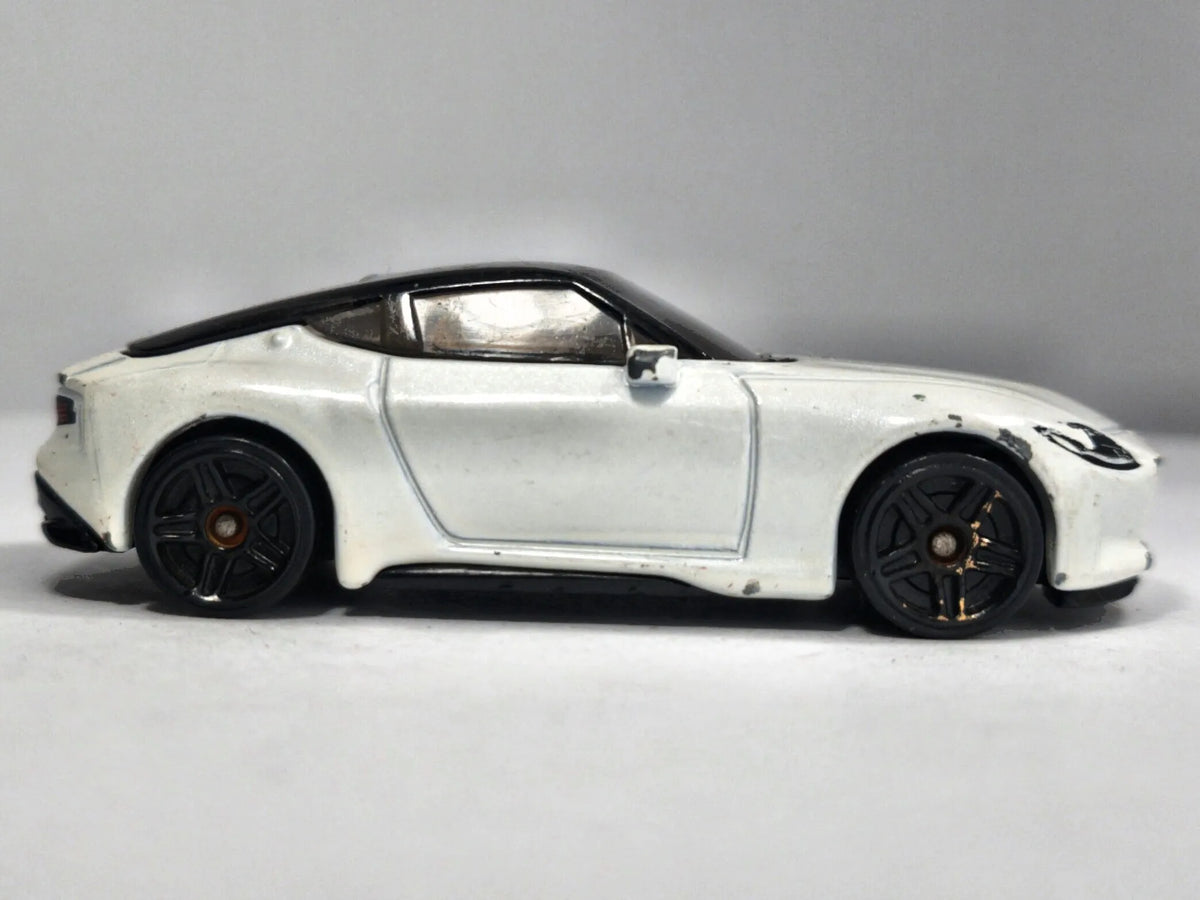 Nissan Z Proto Hot Wheels 2021 Biały 1:64 – zdjęcie 4