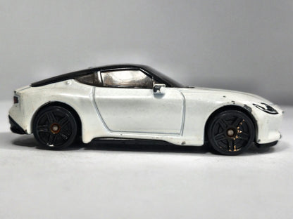 Nissan Z Proto Hot Wheels 2021 Biały 1:64 – zdjęcie 4