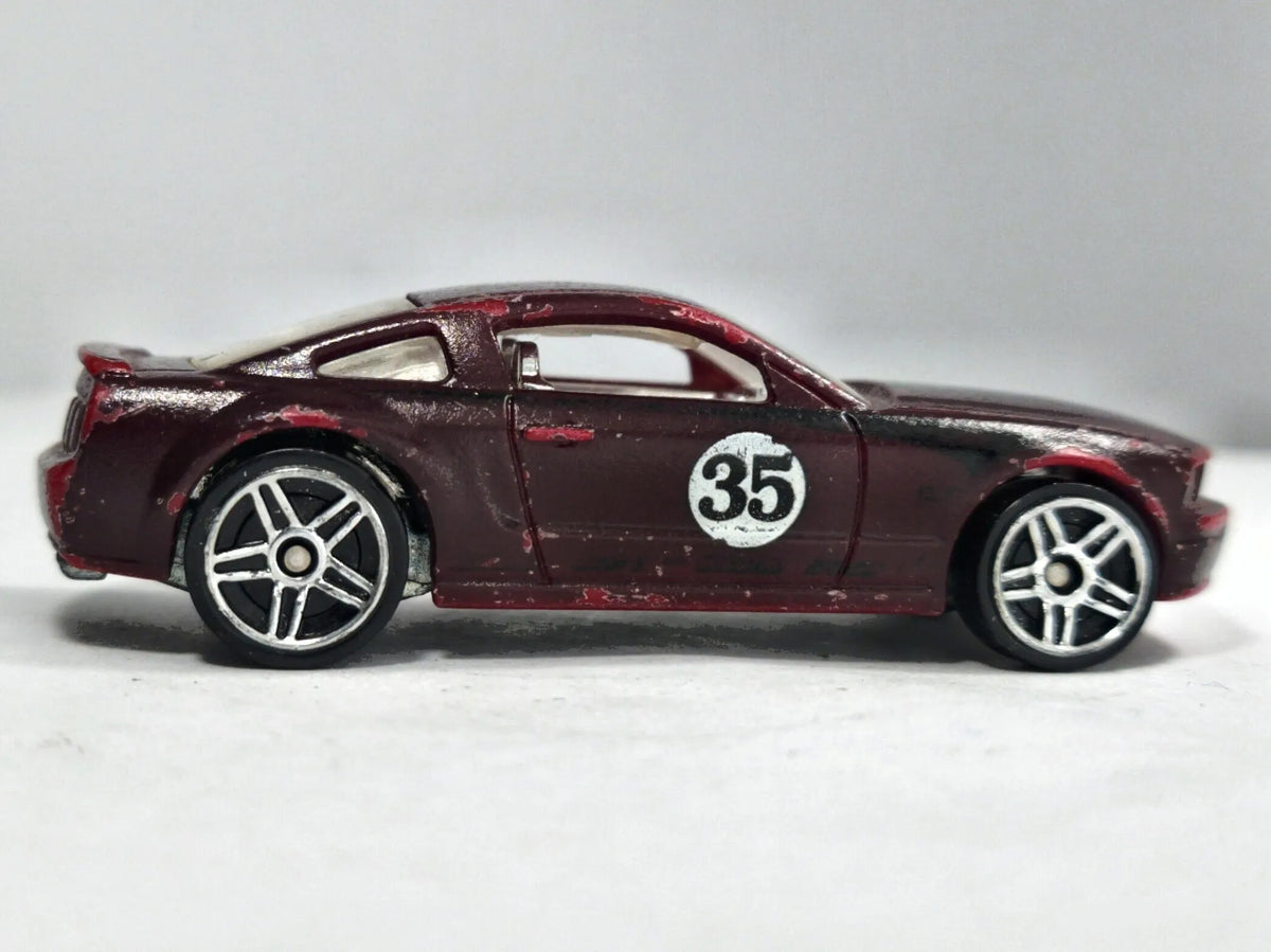 Ford Mustang GT Hot Wheels 2005 First Editions 1:64 65 Luzak Bordowy – zdjęcie 4