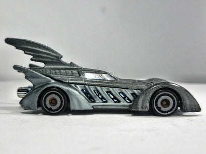 Batmobile DC COMICS (s22) Hot Wheels 1:64 Szary Batman Forever Batmobile – zdjęcie 4