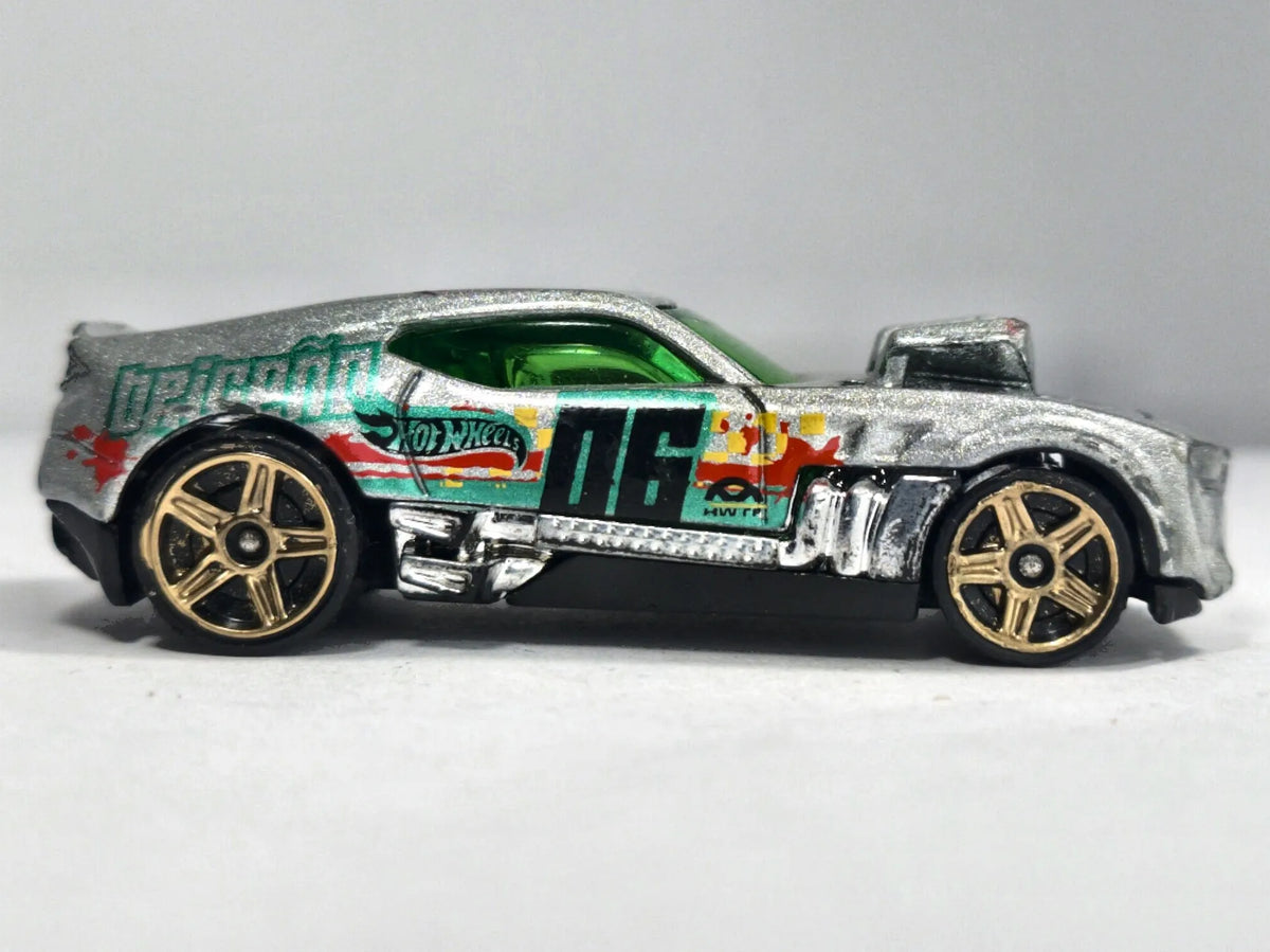 F30 TWIN-DUCTION #06, Hot Wheels 2010, Die cast F30, Srebrny 1:64, Resoraki – zdjęcie 4