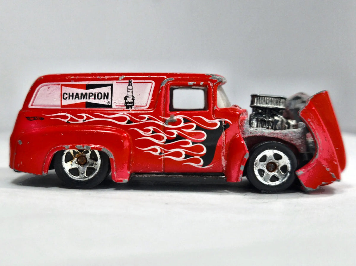 '56 Ford Hot Wheels 1999 First Editions 1:64 CHAMPION Luzak Czerwony – zdjęcie 4