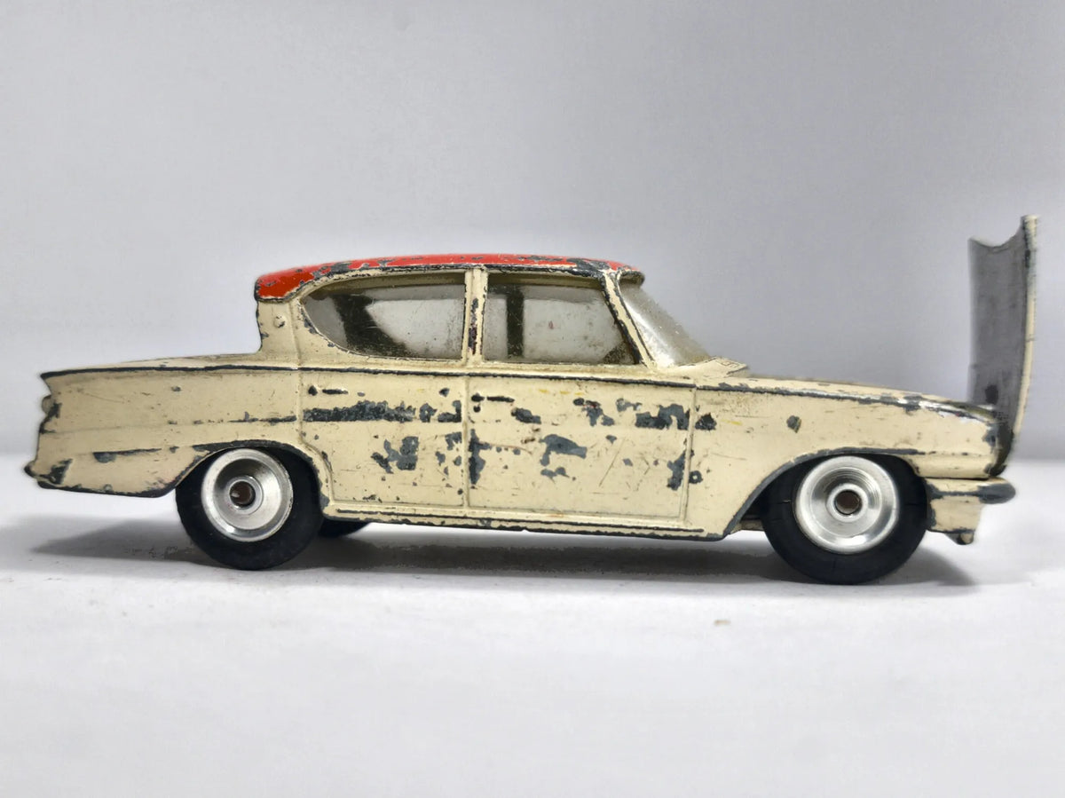 Ford Consul Classic Corgi '75 Kremowy 1:43 Made in Great Britain – zdjęcie 4