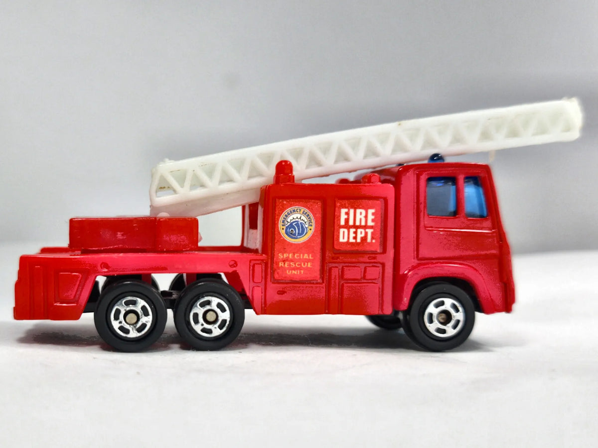 Wóz Strażacki 1:64 Wóz strażacki FIRE DEPT. Straż pożarna Vintage Model – zdjęcie 4