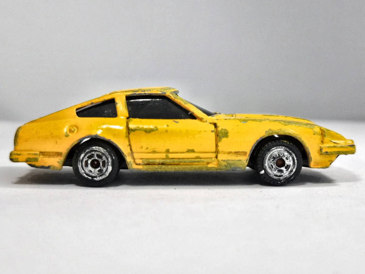 Datsun 280Zx (S130) Żółty 1:64 – zdjęcie 4