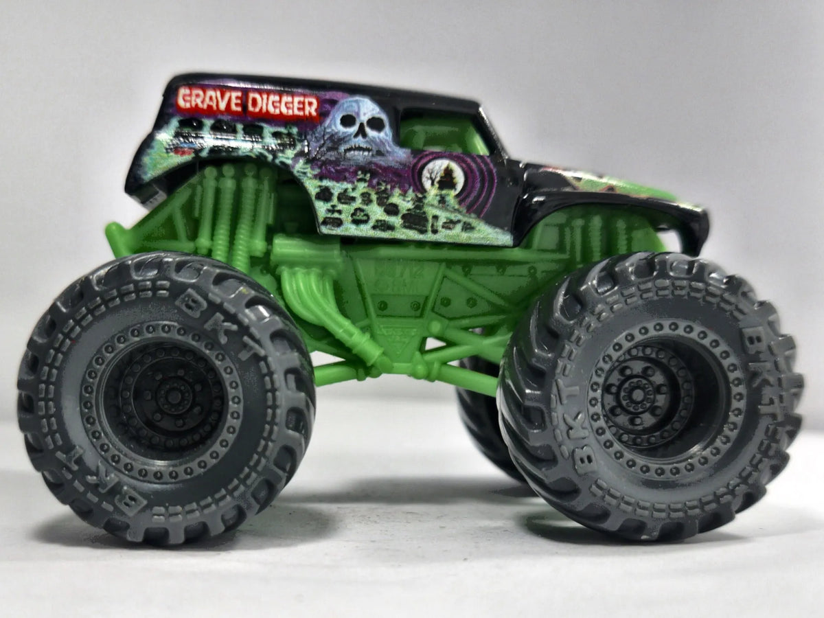 Grave Digger Spin Master 1:64 Monster Truck Luzak Czarny – zdjęcie 4