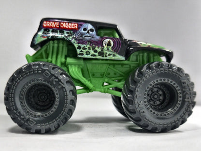 Grave Digger Spin Master 1:64 Monster Truck Luzak Czarny – zdjęcie 4