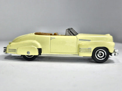 1941 Cadillac Series 62 Convertible Coupe Matchbox 2021 Kremowy 1:64 – zdjęcie 4