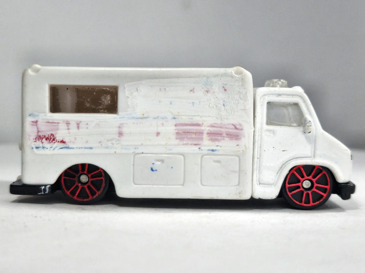 Ambulans Typu Box Fresh Metal Maisto Biały 1:64 – zdjęcie 4