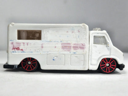 Ambulans Typu Box Fresh Metal Maisto Biały 1:64 – zdjęcie 4