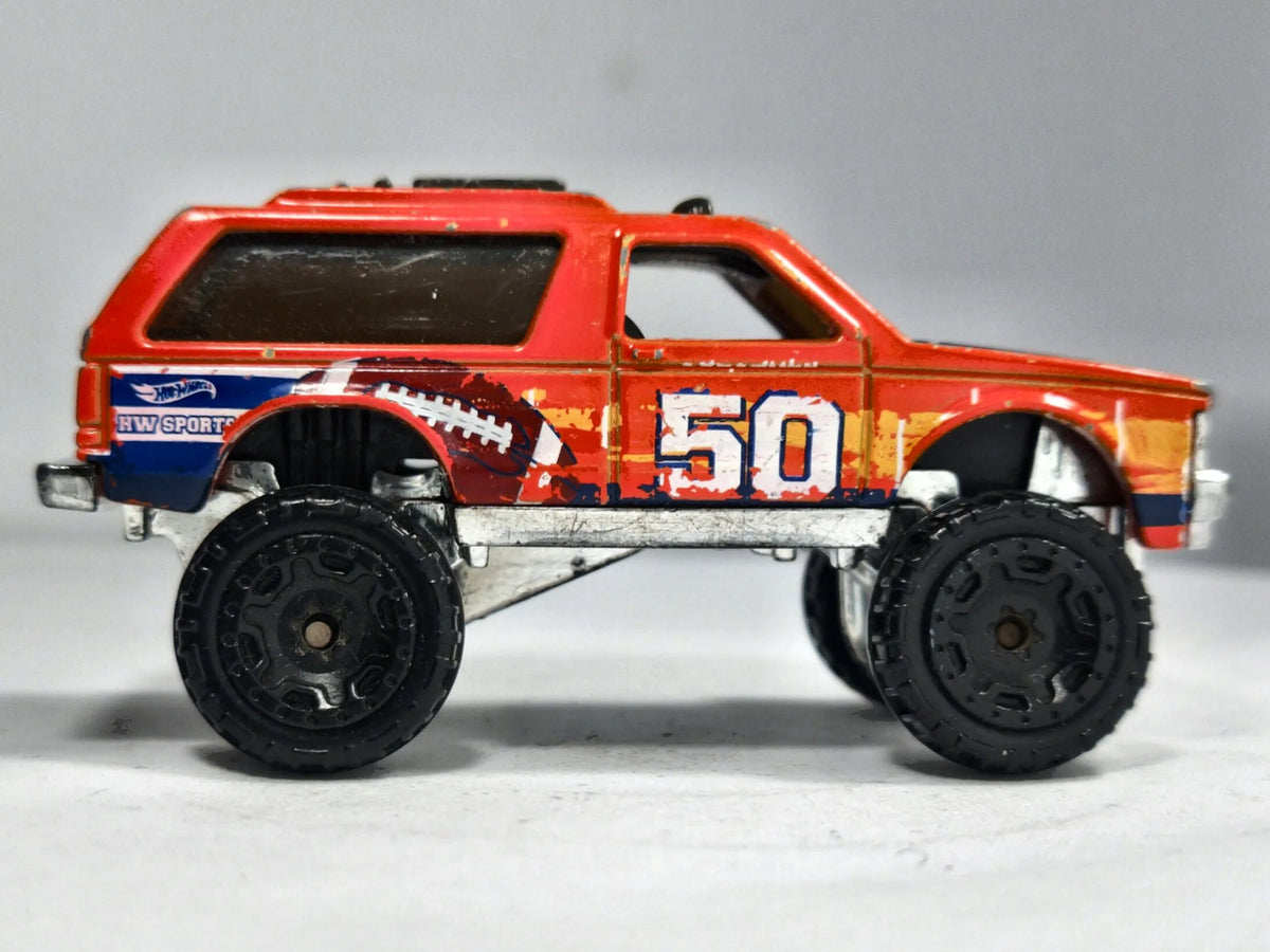 Chevrolet K5 Blazer Hot Wheels 2015 HW Off-Road 1:64 50 Luzak Czerwony – zdjęcie 4