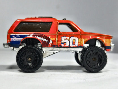 Chevrolet K5 Blazer Hot Wheels 2015 HW Off-Road 1:64 50 Luzak Czerwony – zdjęcie 4
