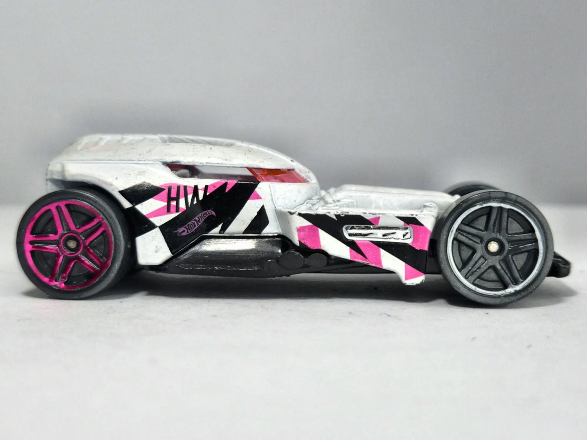 HW50 CONCEPT Hot Wheels 2018 Biały 1:64 – zdjęcie 4