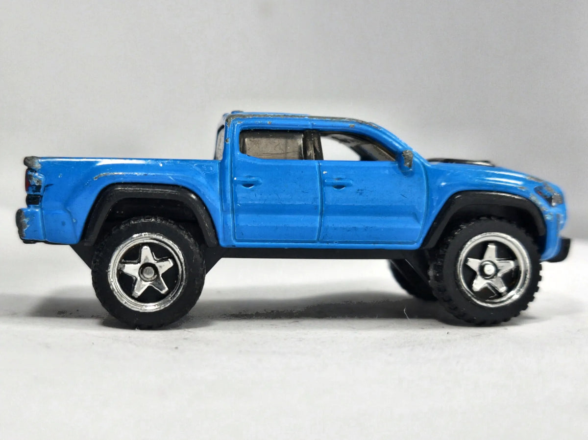 '20 Toyota Tacoma Hot Wheels 2021 1:64 Pickup Luzak Niebieski – zdjęcie 4