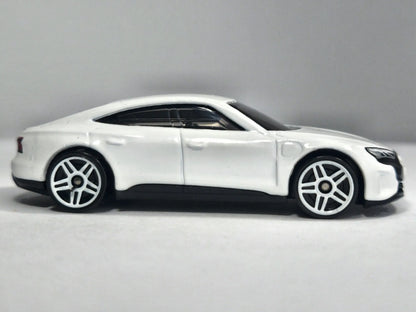 Audi RS E-Tron GT Hot Wheels 2021 Biały 1:64 – zdjęcie 4